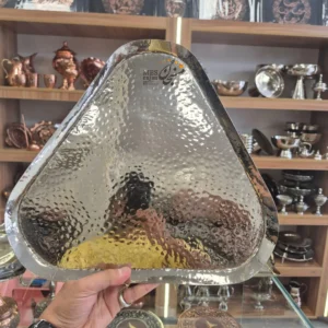 سینی کروم دستساز مثلثی با درخشش آینه‌ای و طراحی مدرن